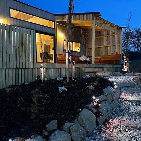 Alpine Chalet - Views, Fire-Pit, Central, Cosy Wanaka Buitenkant foto